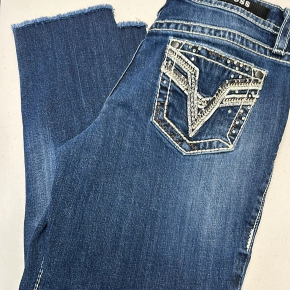 Vigoss Womens Chelsea Heritage Capri Jeans Embroidered Gems 1/2 - Picture 16 of 16